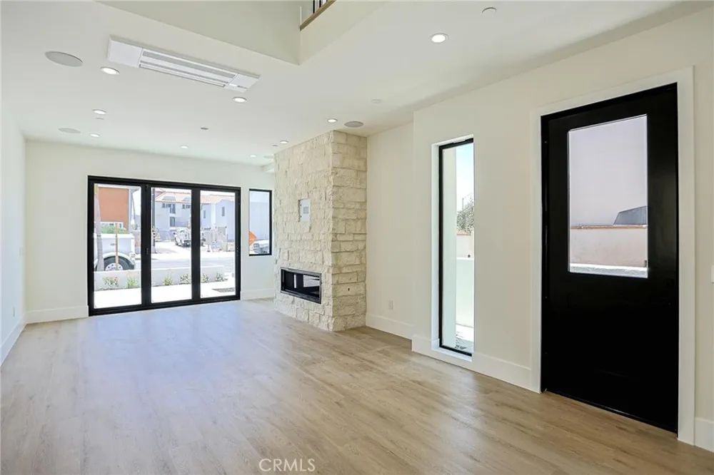 109 9th Huntington Beach, CA 92648