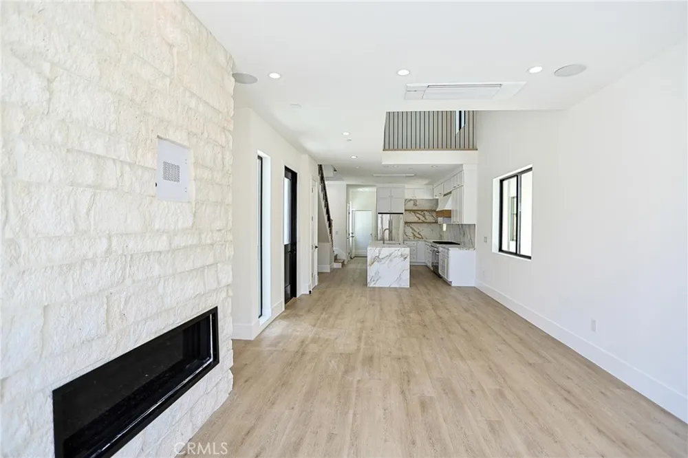 109 9th Huntington Beach, CA 92648