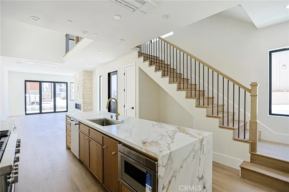 109 9th Huntington Beach, CA 92648