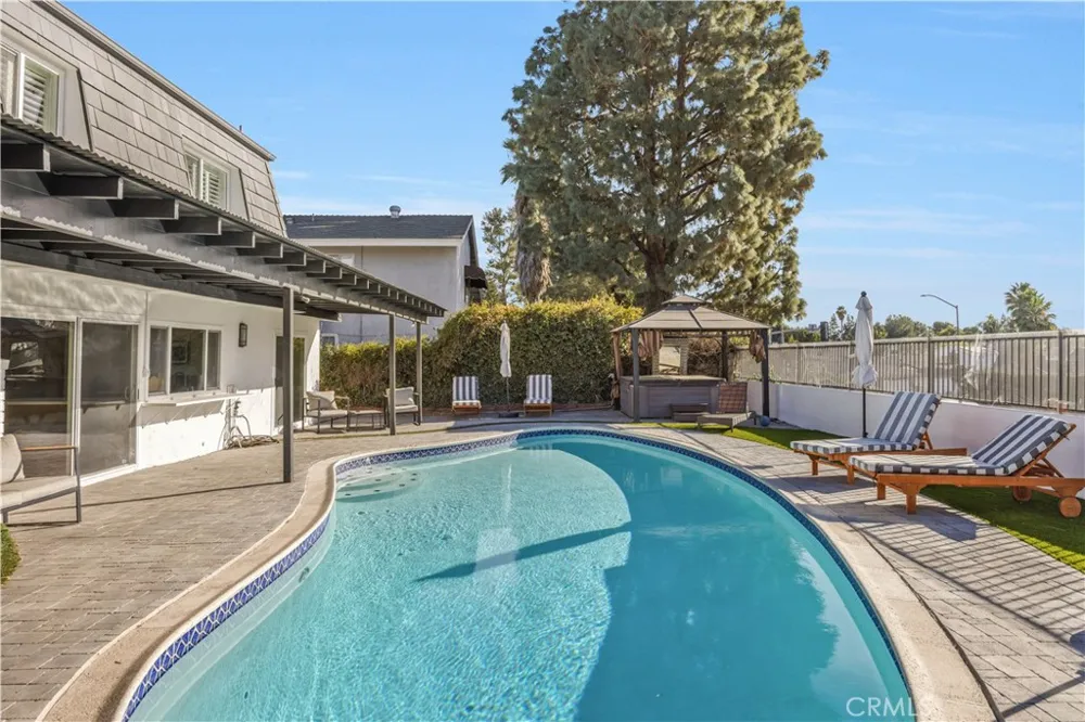 25266 Pacifica Mission Viejo, CA 92691