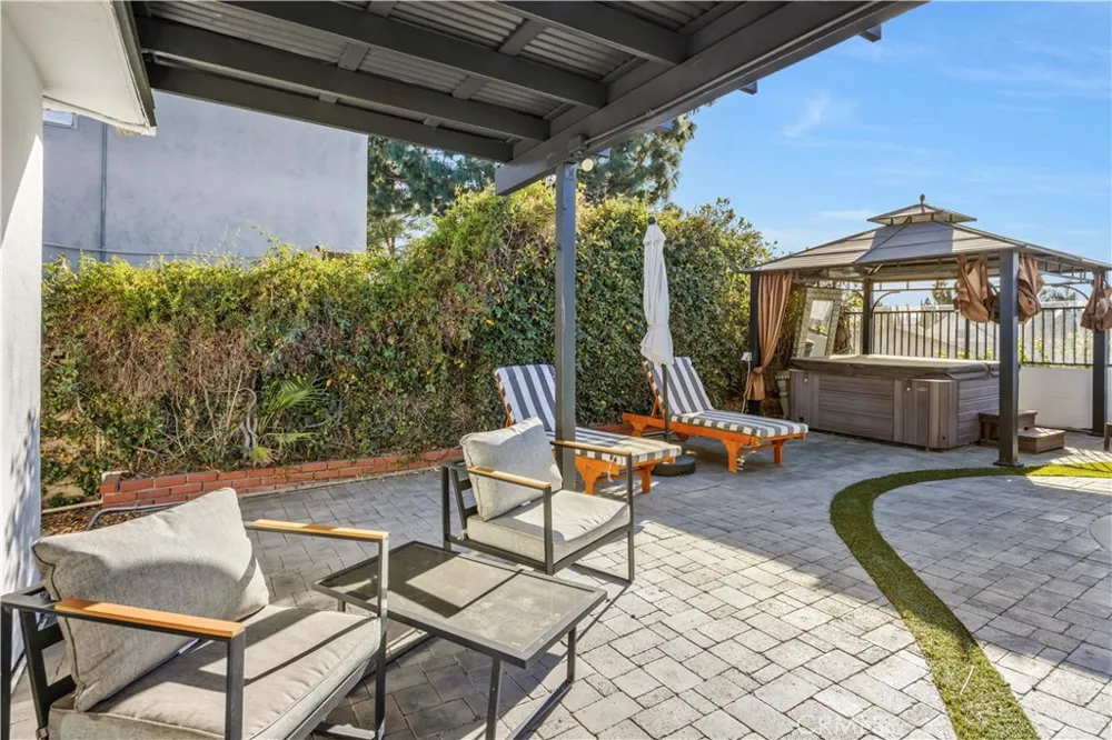 25266 Pacifica Mission Viejo, CA 92691