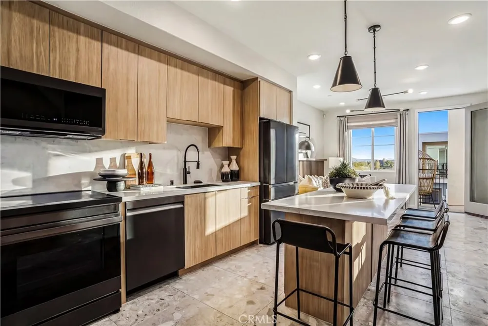 12721 Sky Place #8 Hawthorne, CA 90250