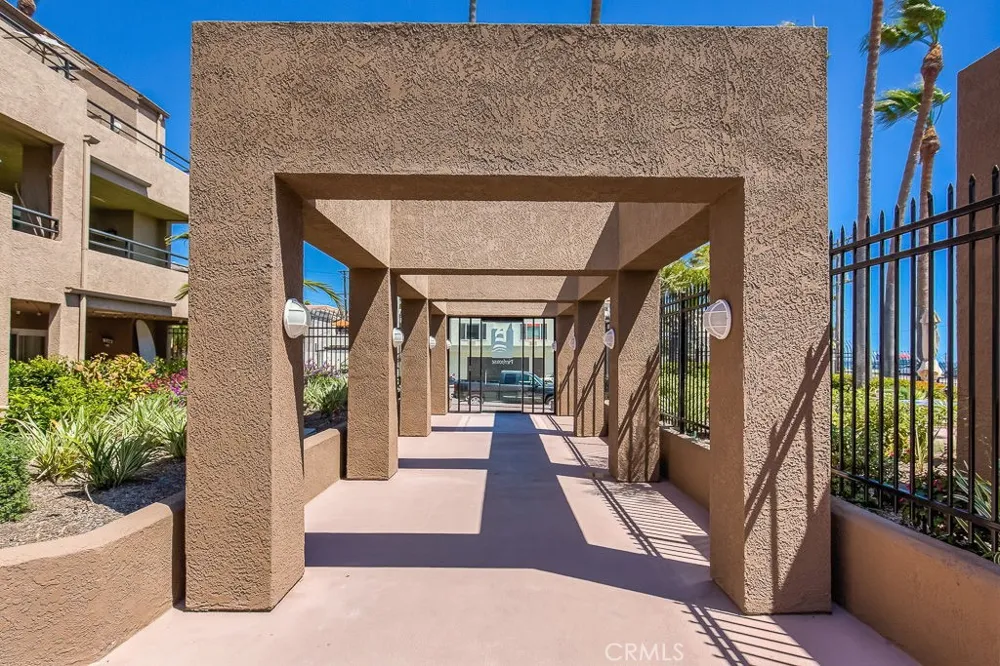 1200 Pacific Coast #327 Huntington Beach, CA 92648