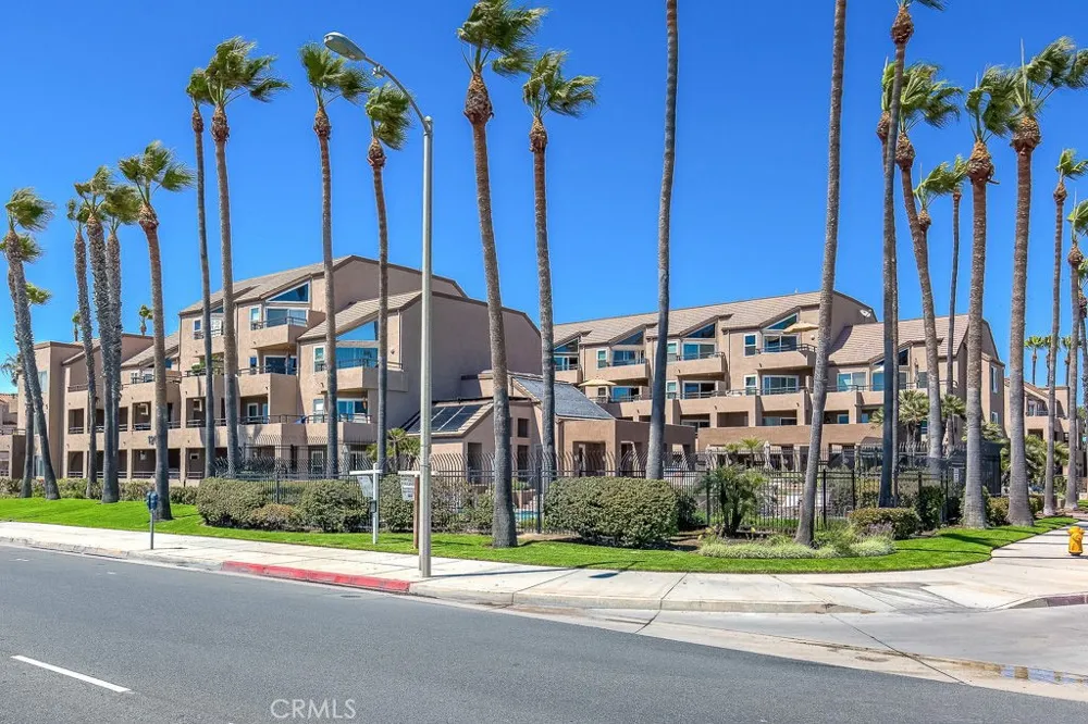 1200 Pacific Coast #327 Huntington Beach, CA 92648
