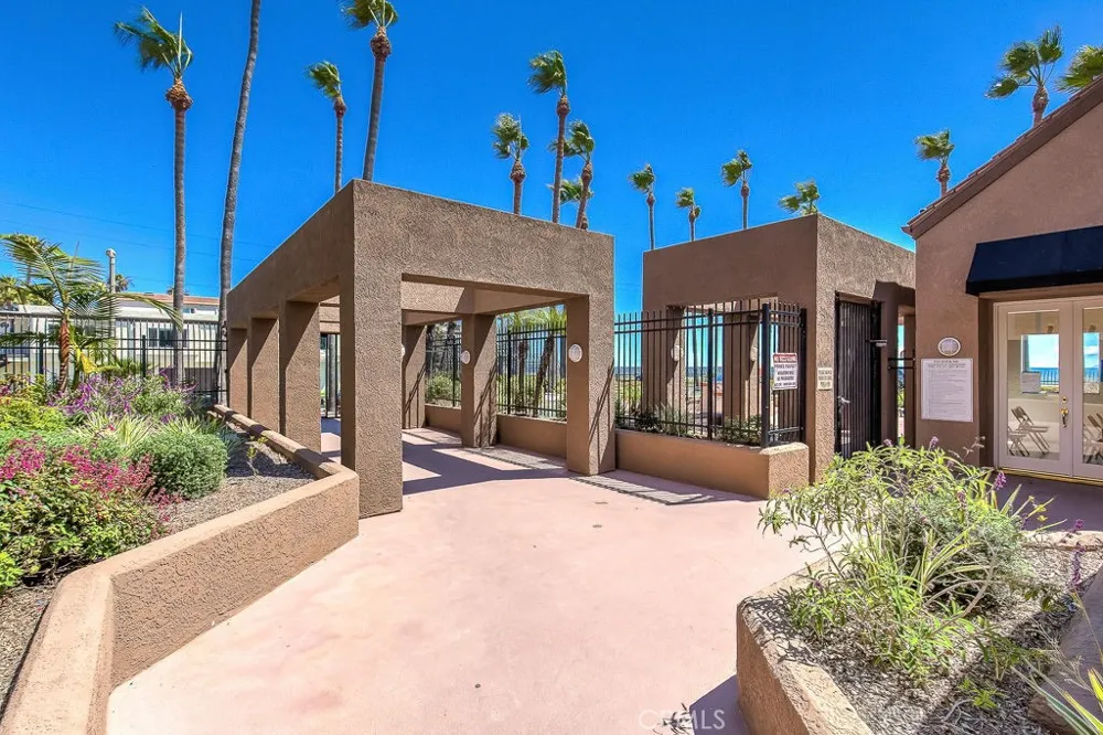 1200 Pacific Coast #327 Huntington Beach, CA 92648