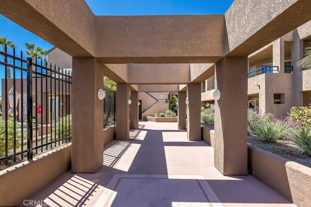 1200 Pacific Coast #327 Huntington Beach, CA 92648