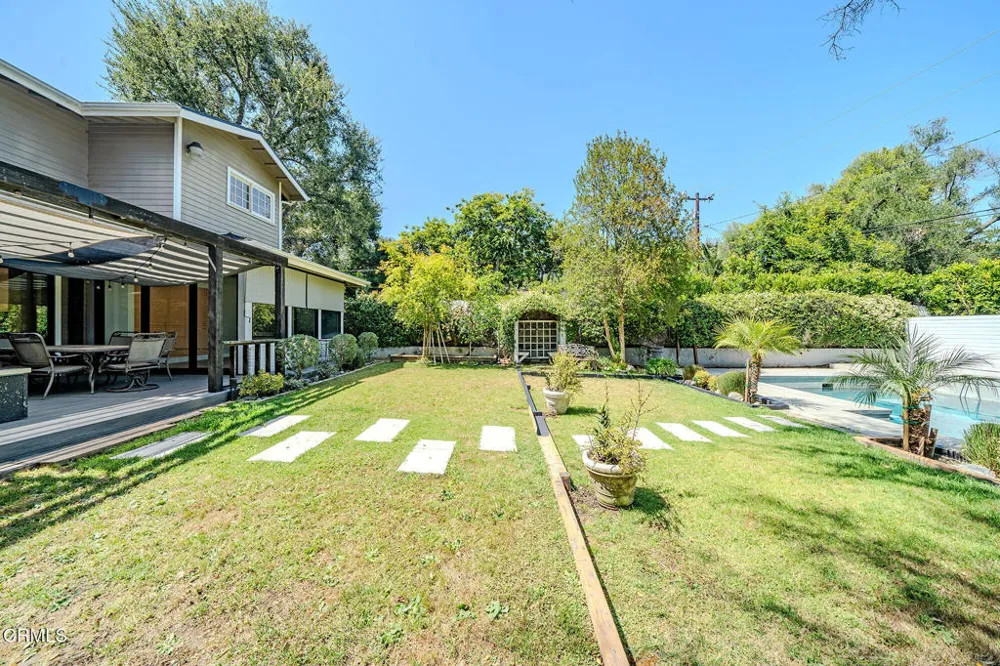 4330 Bel Aire Drive La Canada Flintridge, CA 91011