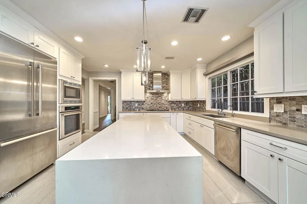 4330 Bel Aire Drive La Canada Flintridge, CA 91011