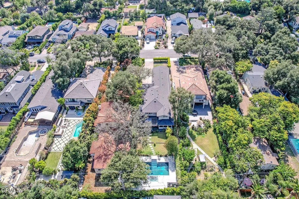 4330 Bel Aire Drive La Canada Flintridge, CA 91011