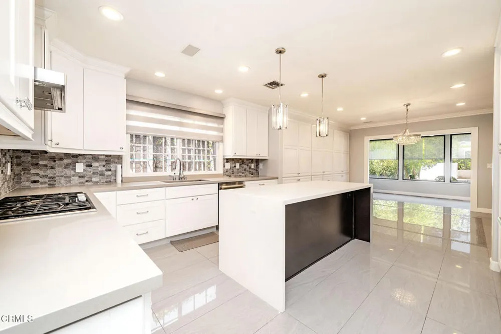 4330 Bel Aire Drive La Canada Flintridge, CA 91011