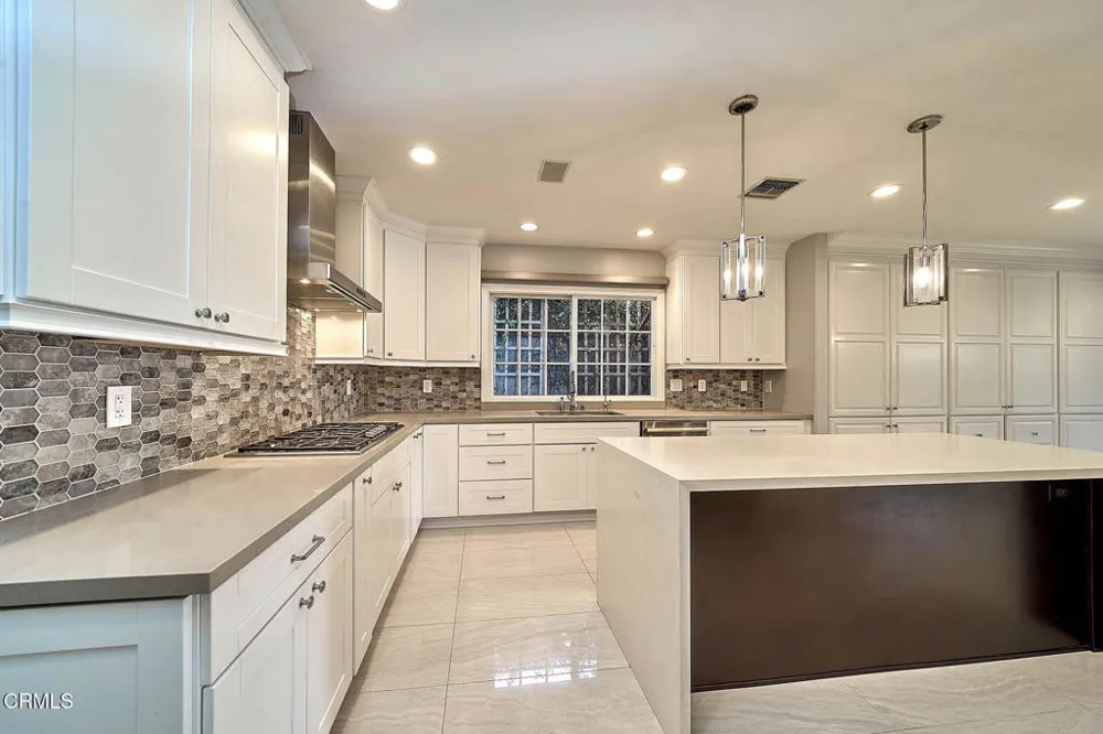 4330 Bel Aire Drive La Canada Flintridge, CA 91011
