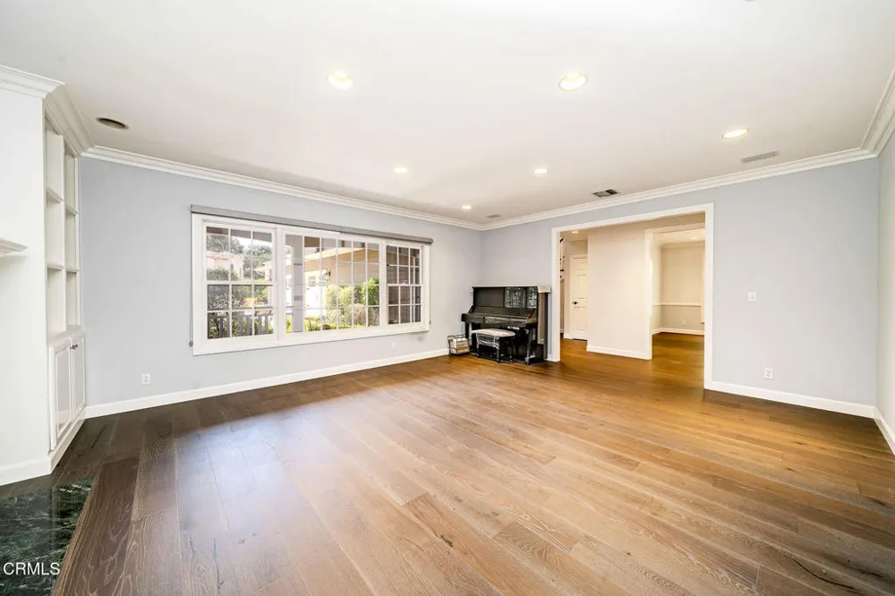 4330 Bel Aire Drive La Canada Flintridge, CA 91011