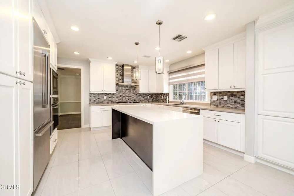 4330 Bel Aire Drive La Canada Flintridge, CA 91011
