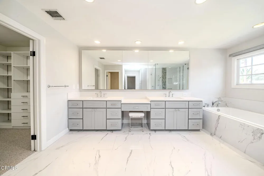 4330 Bel Aire Drive La Canada Flintridge, CA 91011