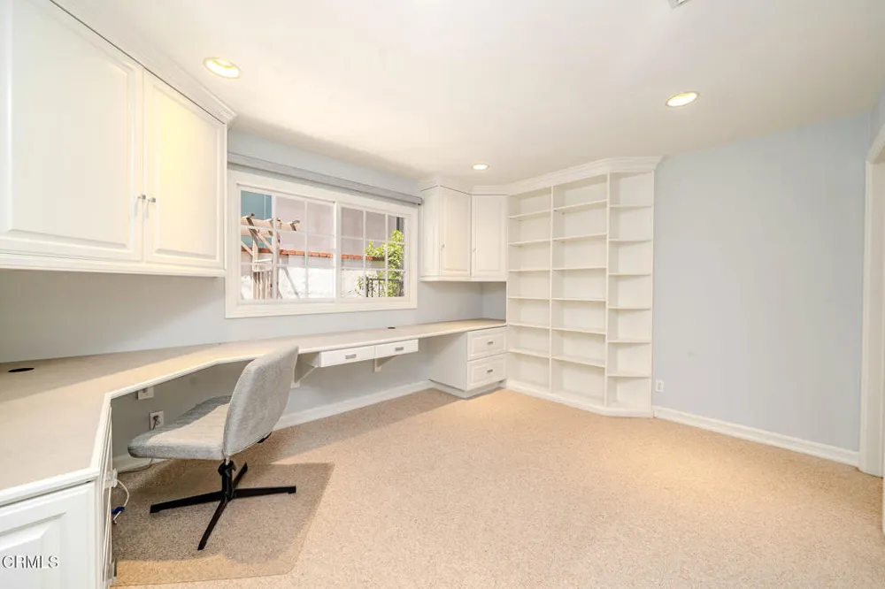 4330 Bel Aire Drive La Canada Flintridge, CA 91011