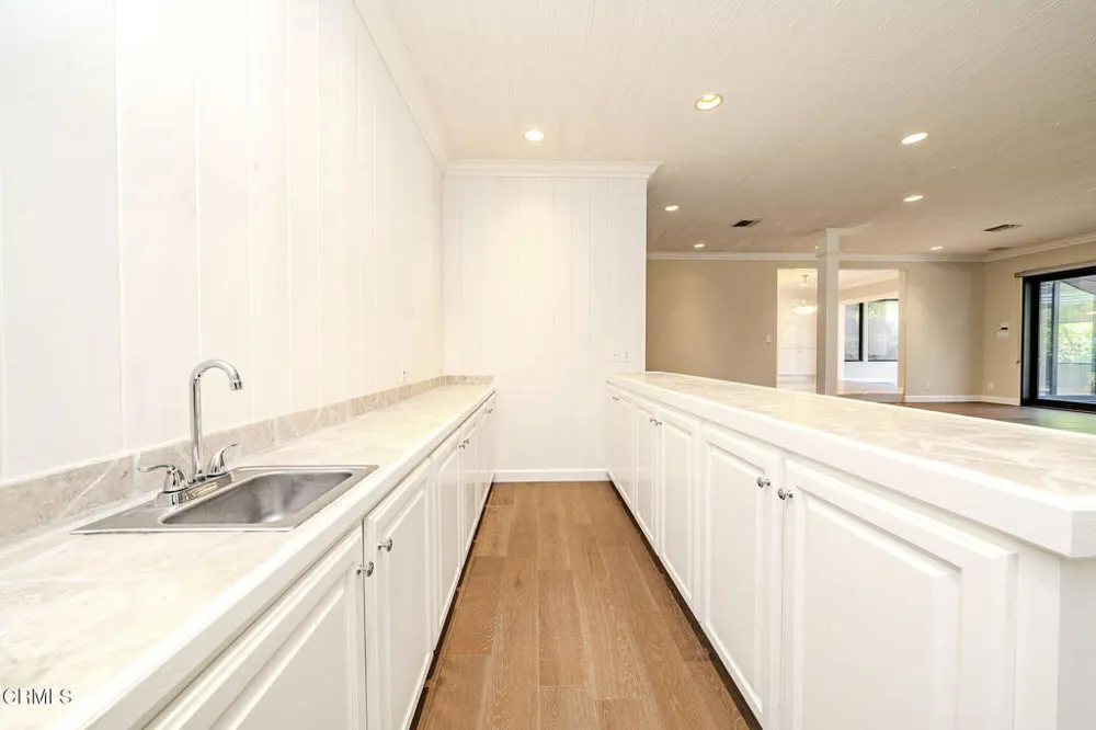 4330 Bel Aire Drive La Canada Flintridge, CA 91011
