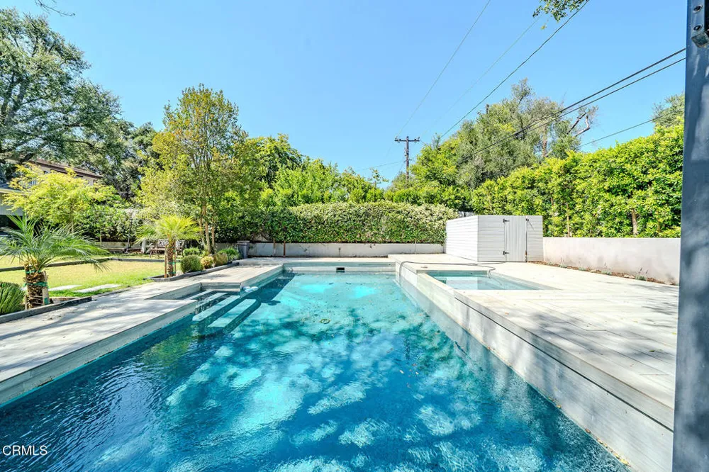 4330 Bel Aire Drive La Canada Flintridge, CA 91011