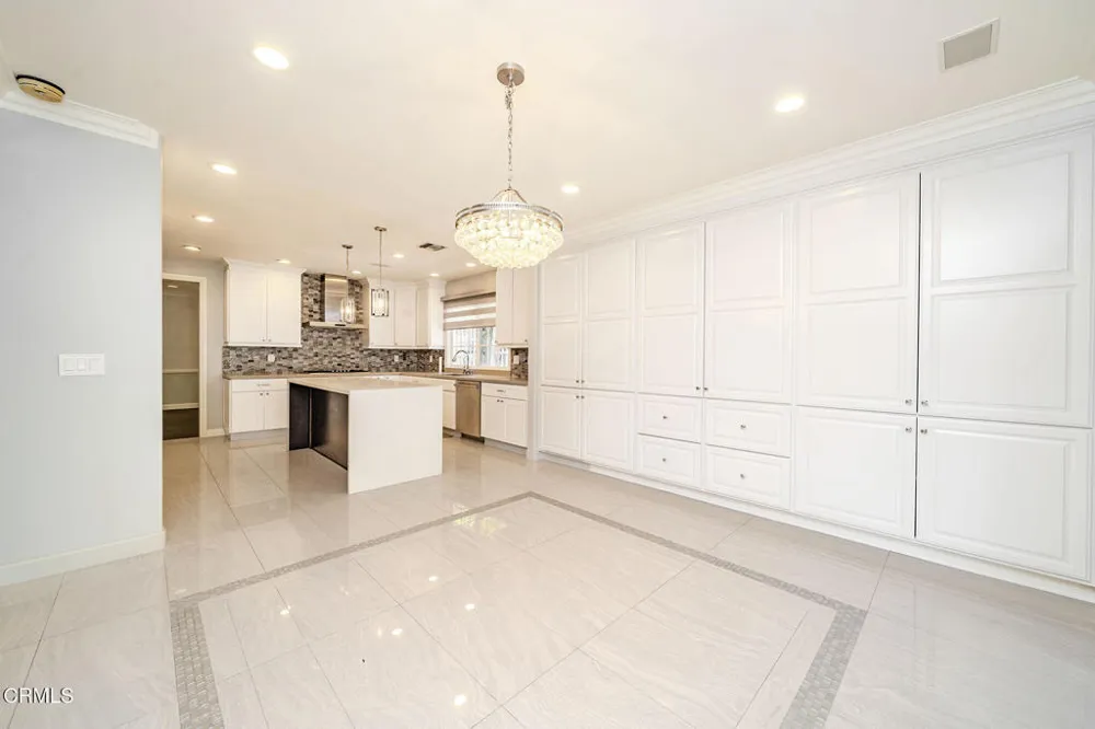 4330 Bel Aire Drive La Canada Flintridge, CA 91011
