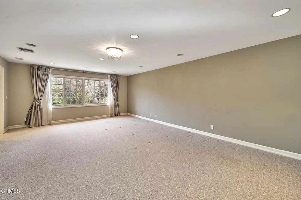 4330 Bel Aire Drive La Canada Flintridge, CA 91011