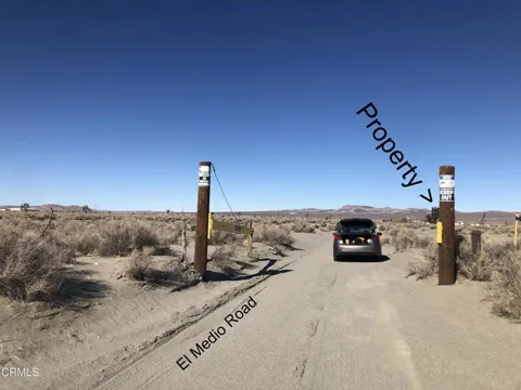 El Medio Road Road