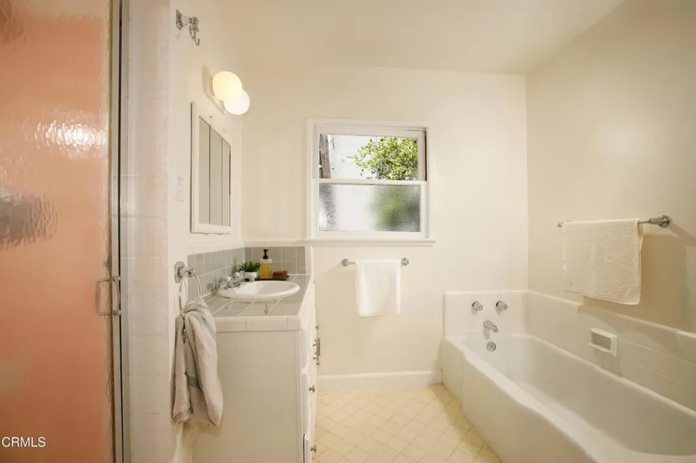 4535 Indiana Avenue La Canada Flintridge, CA 91011