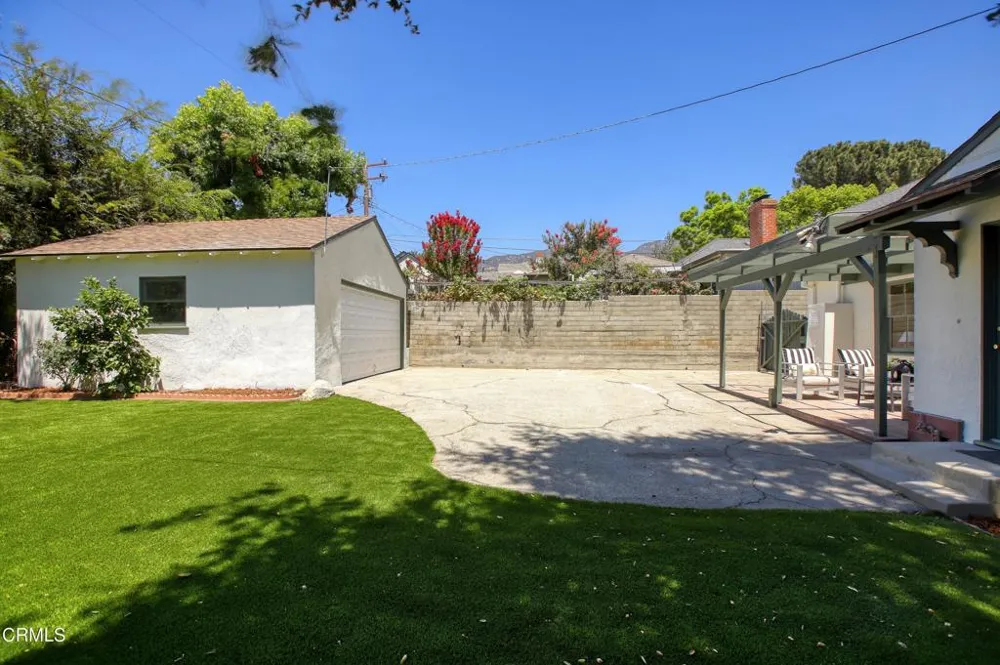 4535 Indiana Avenue La Canada Flintridge, CA 91011
