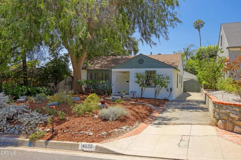 4535 Indiana Avenue La Canada Flintridge, CA 91011