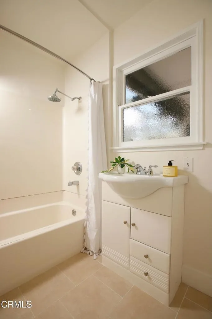 4535 Indiana Avenue La Canada Flintridge, CA 91011
