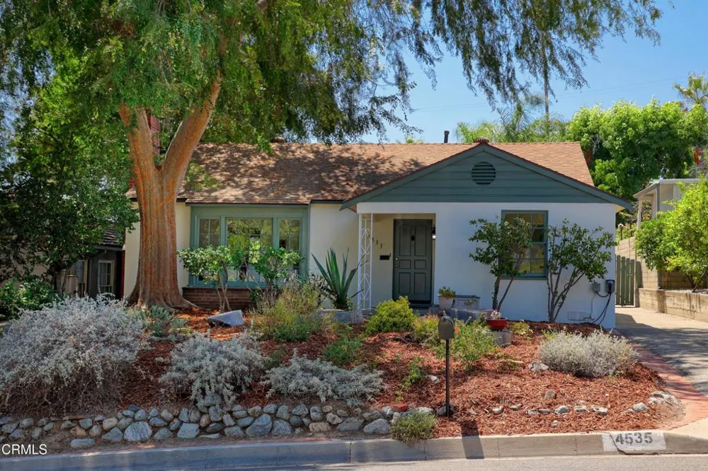 4535 Indiana Avenue La Canada Flintridge, CA 91011