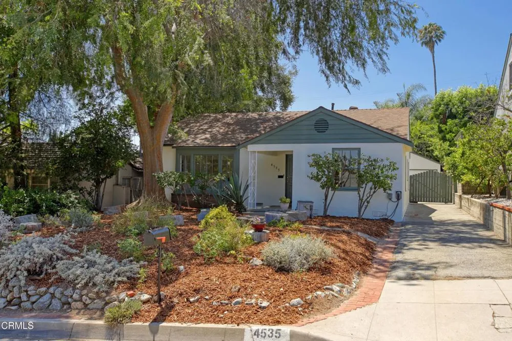 4535 Indiana Avenue La Canada Flintridge, CA 91011