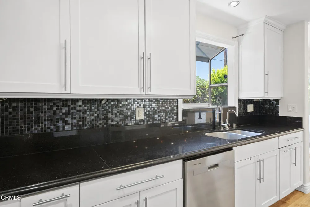 4951 Enfield Avenue Encino, CA 91316