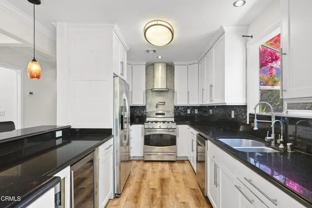 4951 Enfield Avenue Encino, CA 91316