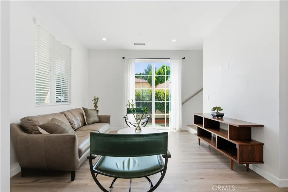 872 W Walnut Avenue #A Monrovia, CA 91016