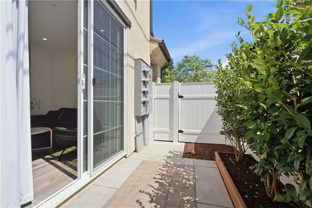 872 W Walnut Avenue #A Monrovia, CA 91016