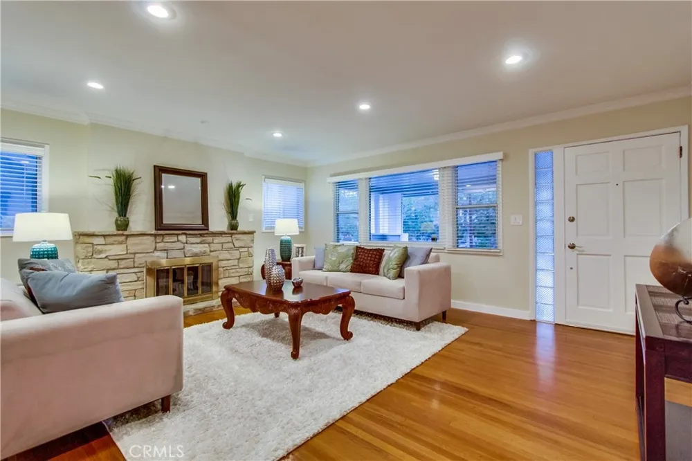 1918 La France South Pasadena, CA 91030