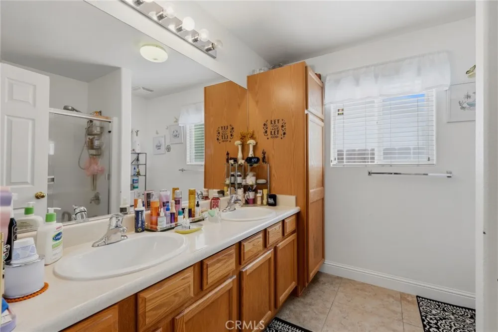 3728 E School Visalia, CA 93292