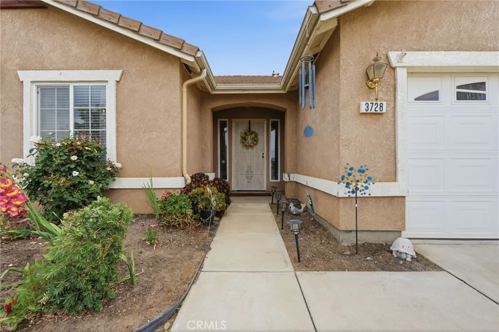 3728 E School Visalia, CA 93292