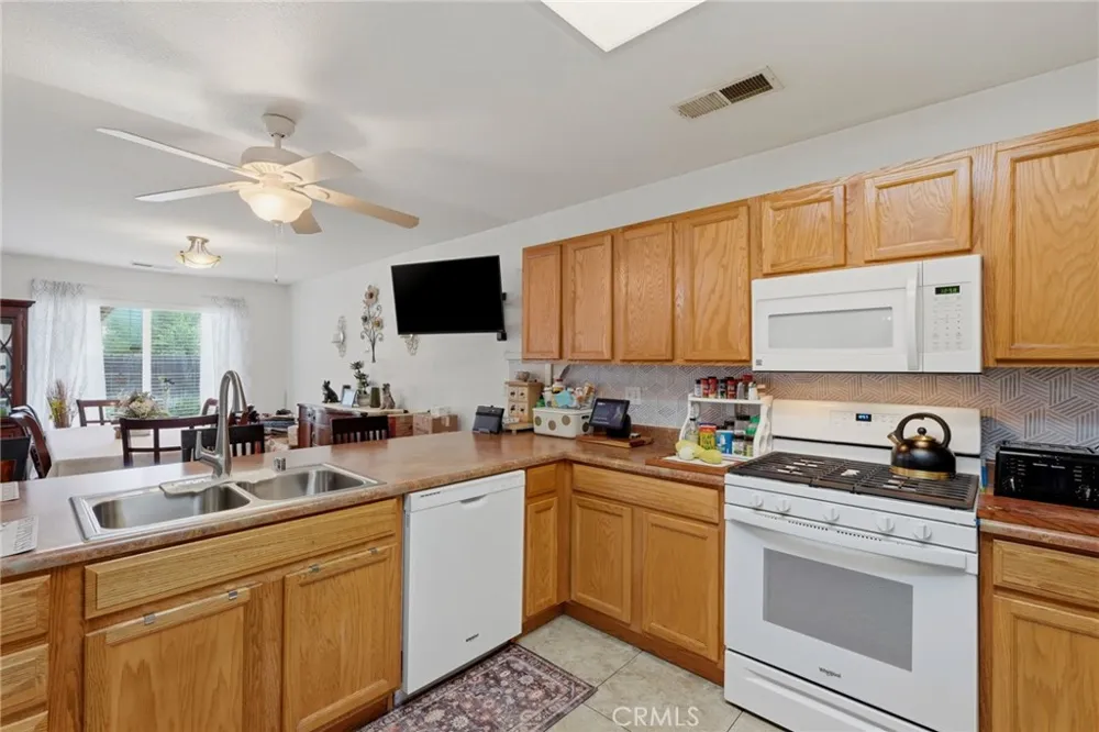 3728 E School Visalia, CA 93292