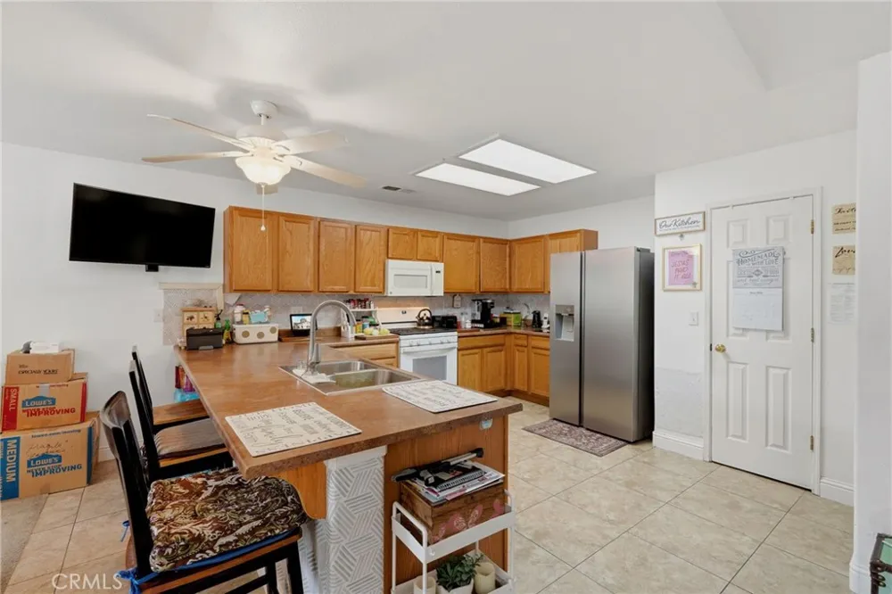 3728 E School Visalia, CA 93292