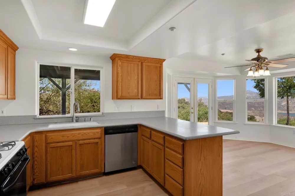 12460 Muth Valley Road Lakeside, CA 92040