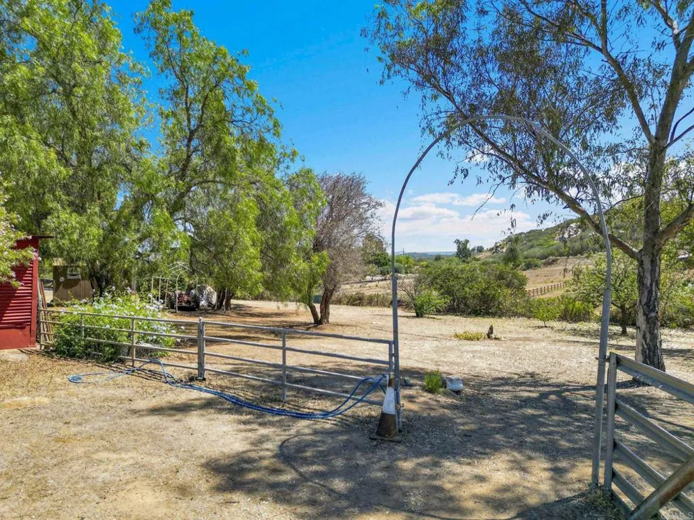 12460 Muth Valley Road Lakeside, CA 92040