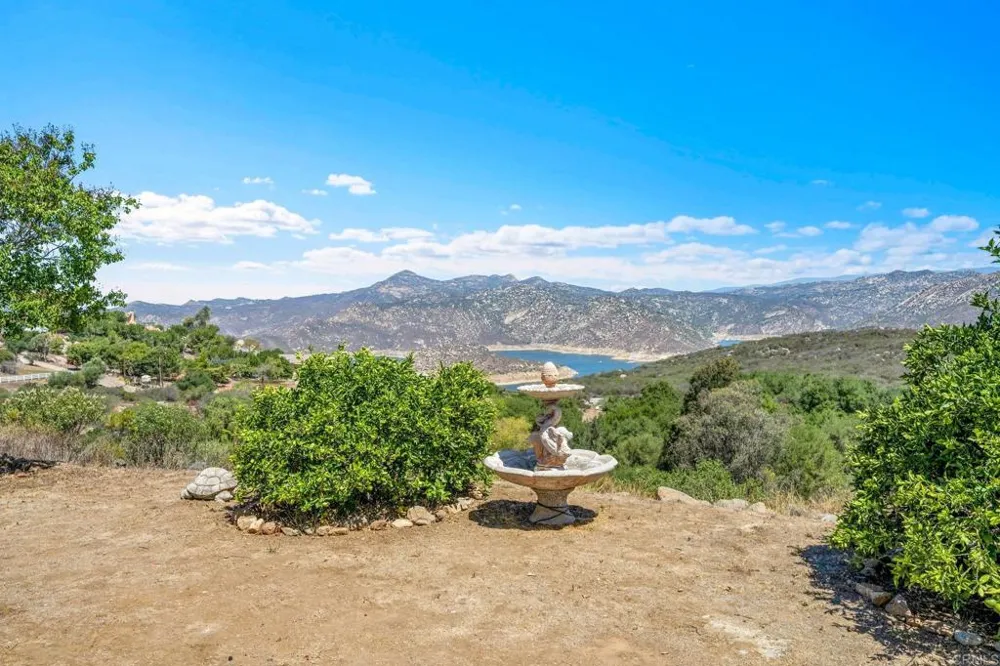 12460 Muth Valley Road Lakeside, CA 92040