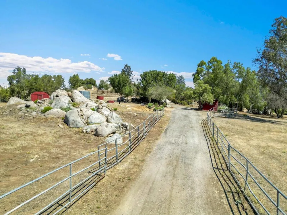 12460 Muth Valley Road Lakeside, CA 92040