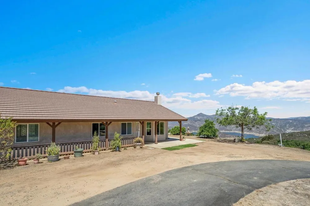 12460 Muth Valley Road Lakeside, CA 92040