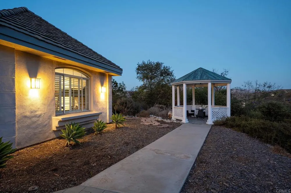 3157 VIA VIEJAS OESTE Alpine, CA 91901