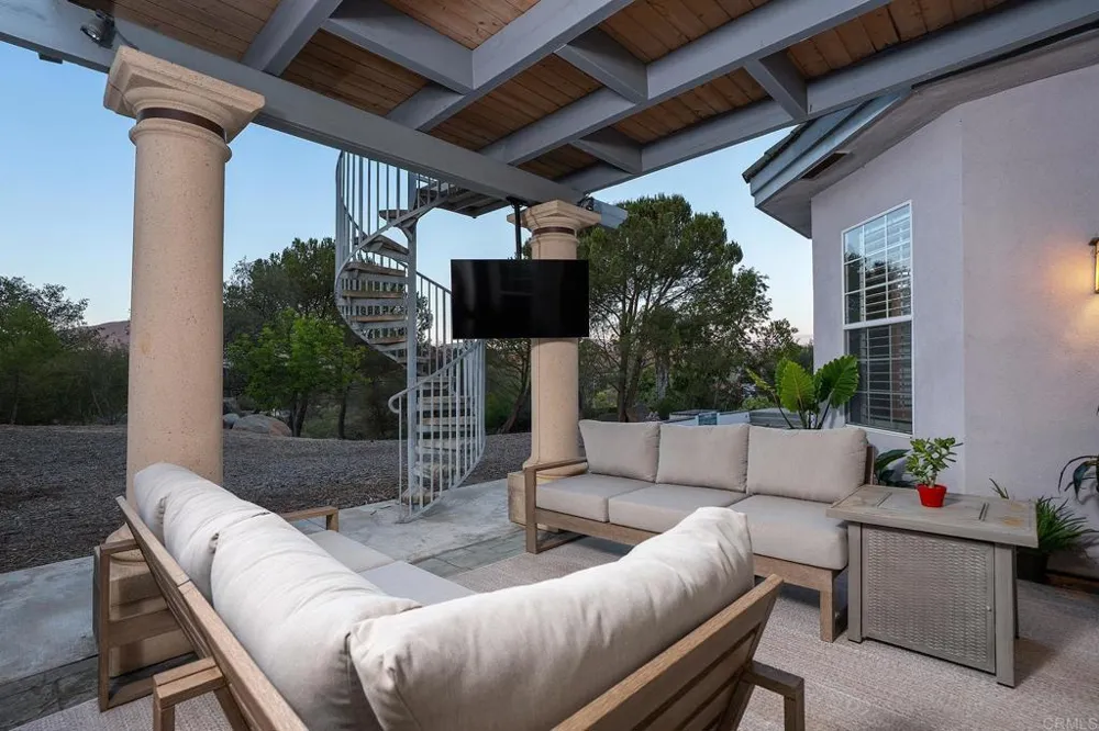 3157 VIA VIEJAS OESTE Alpine, CA 91901