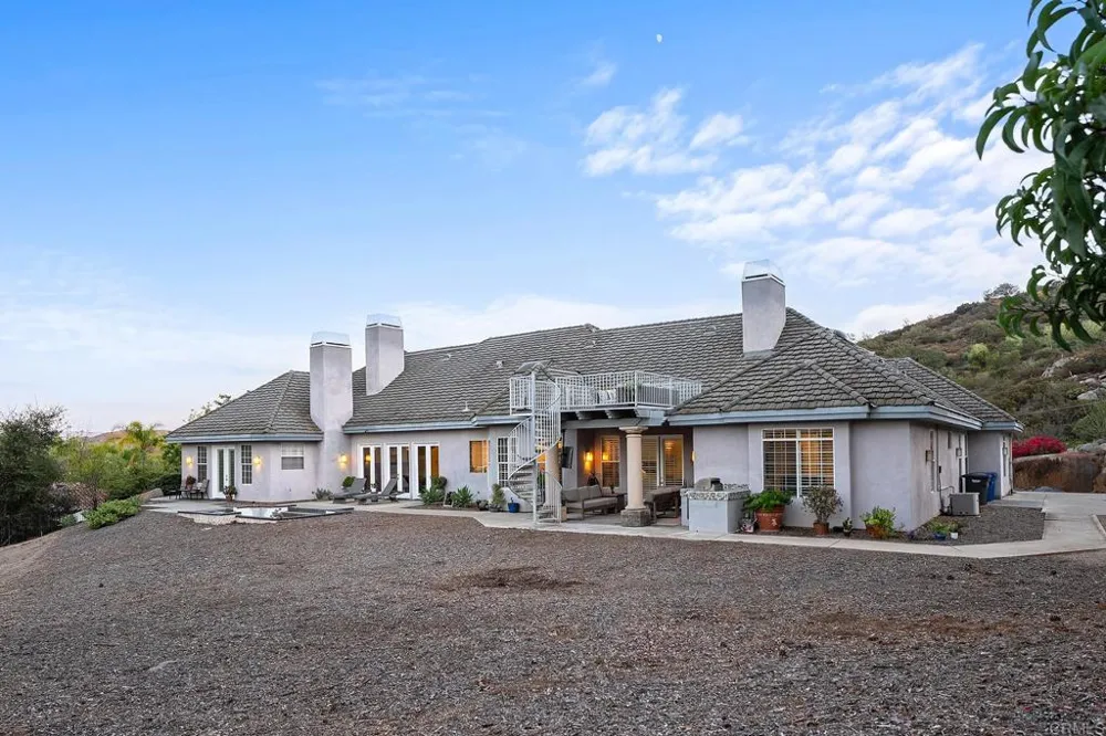 3157 VIA VIEJAS OESTE Alpine, CA 91901