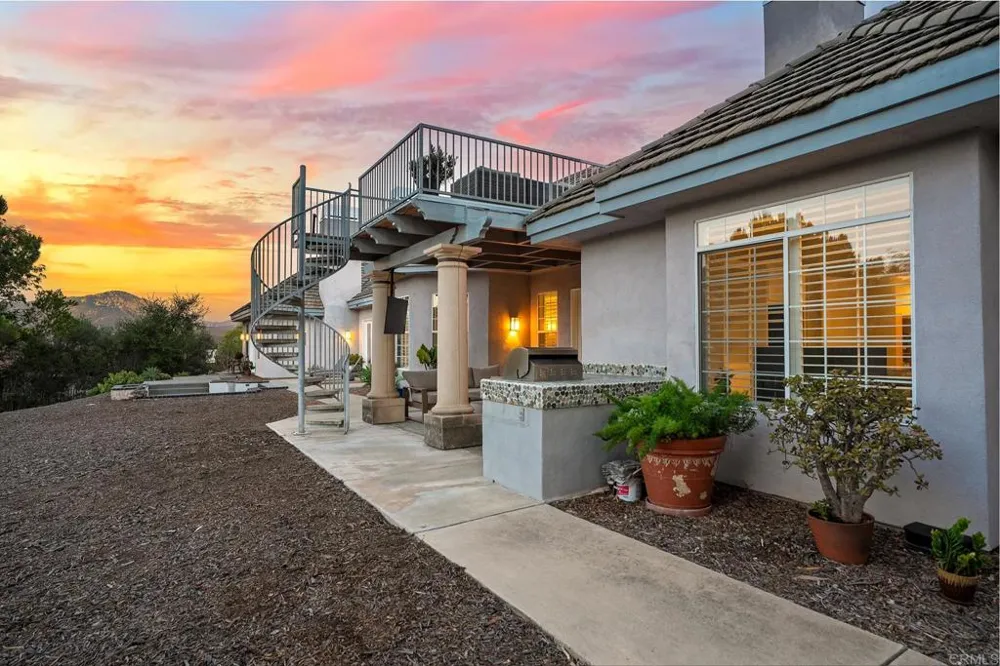 3157 VIA VIEJAS OESTE Alpine, CA 91901