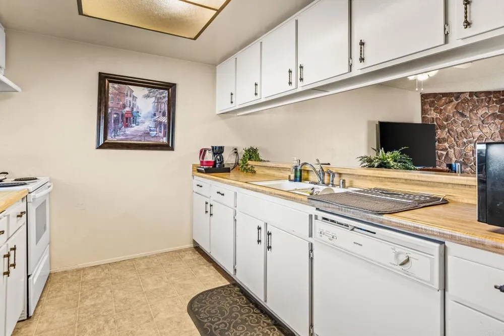 276 S Pierce Street El Cajon, CA 92020