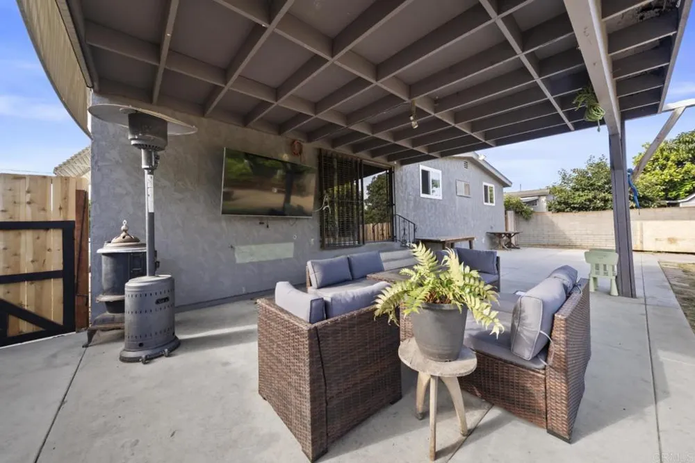 3002 E 11th Street National City, CA 91950